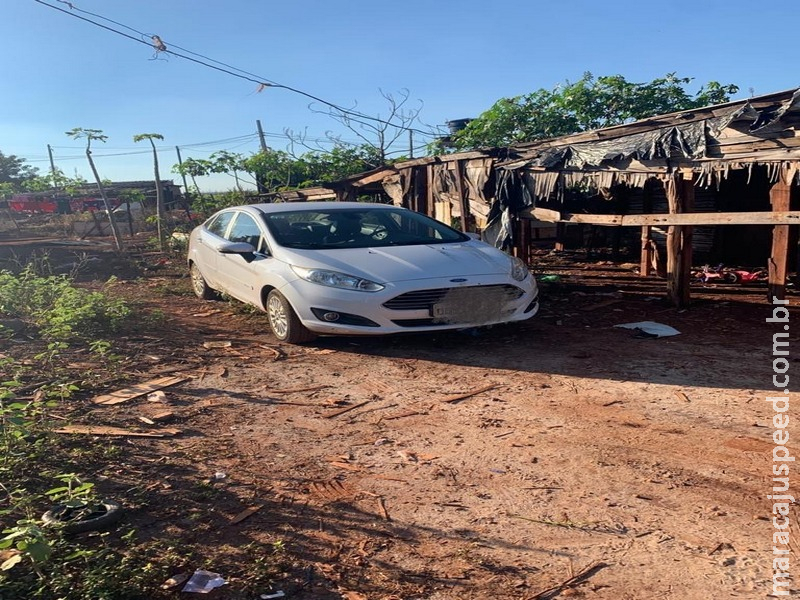 Polícia recupera na sitioca Campo Belo carro furtado em motel Polícia recupera na sitioca Campo Belo carro furtado em motel