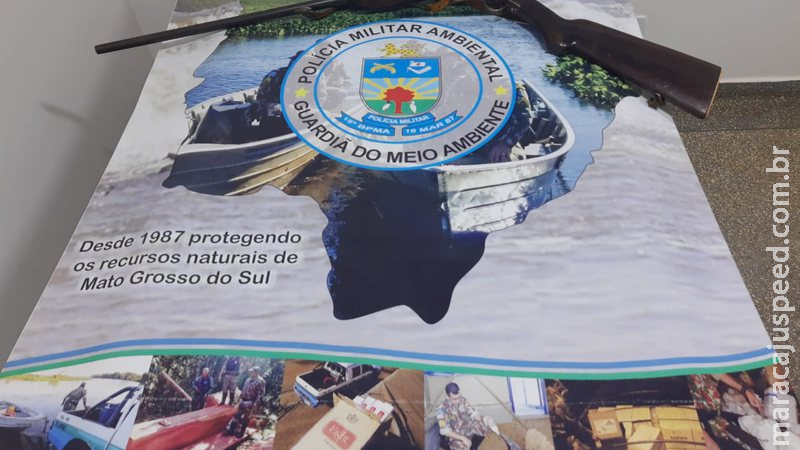 Polícia surpreende caçador, apreende arma, munições e frustra caçada ilegal Polícia surpreende caçador, apreende arma, munições e frustra caçada ilegal