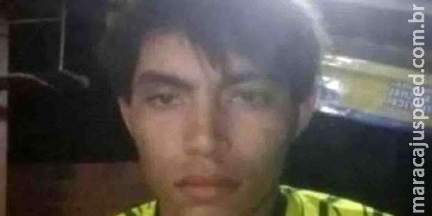 Policiais são afastados após matarem jovem que fez post sobre Lázaro Policiais são afastados após matarem jovem que fez post sobre Lázaro