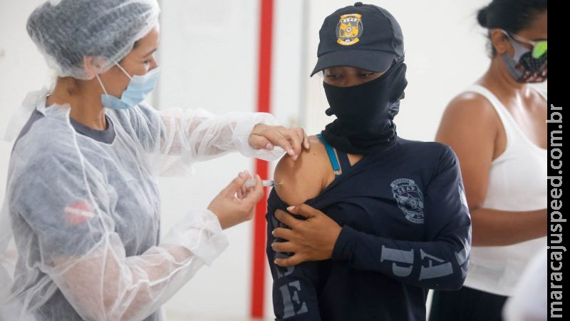 Previsão é de 662 milhões de doses de vacinas neste ano no Brasil, afirma secretário em audiência