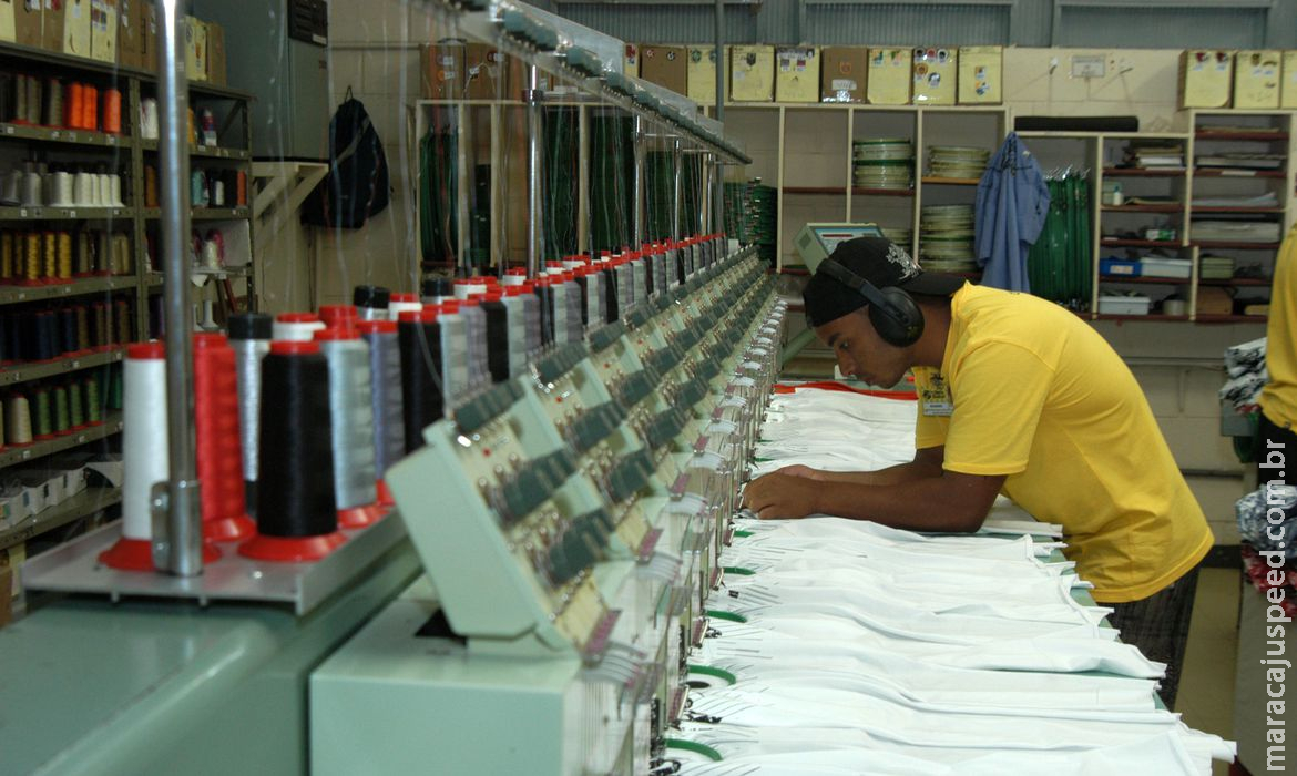 Produção industrial cresce em maio, após queda em abril, diz CNI Produção industrial cresce em maio, após queda em abril, diz CNI