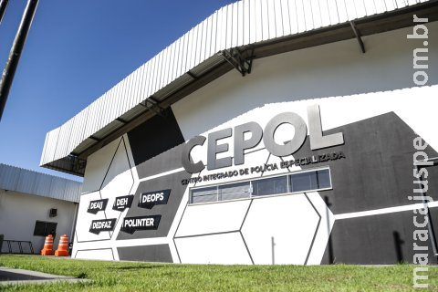 Rapaz é levado para a Santa Casa após ser ferido a tiros na cabeça em Campo Grande Rapaz é levado para a Santa Casa após ser ferido a tiros na cabeça em Campo Grande