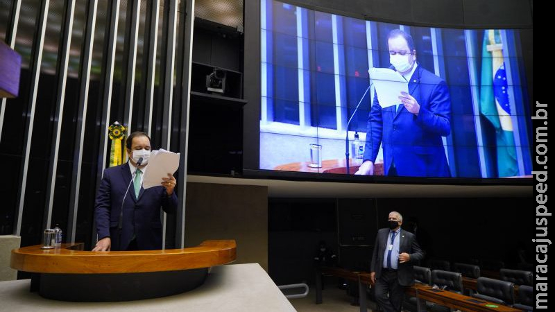 Relator comemora aprovação; oposição anuncia que vai à Justiça contra MP da Eletrobras Relator comemora aprovação; oposição anuncia que vai à Justiça contra MP da Eletrobras