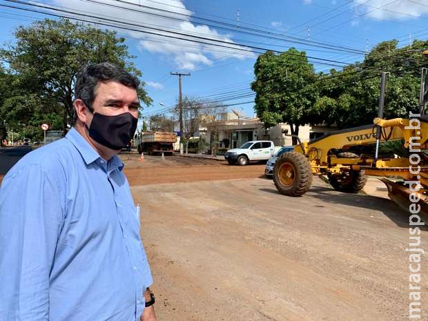 Riedel destaca recapeamento em 30 ruas de linhas de ônibus em Dourados Riedel destaca recapeamento em 30 ruas de linhas de ônibus em Dourados