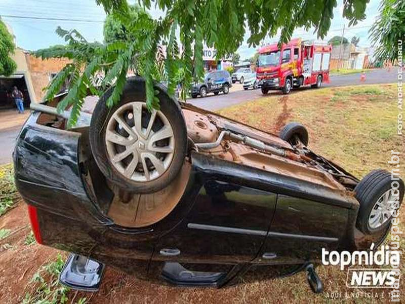 Sabadou: motorista bebe todas no centro e capota carro na Ministro João Arinos