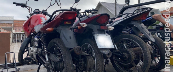 Seis motos com placas falsas são encontradas dentro de casa no Centro Oeste