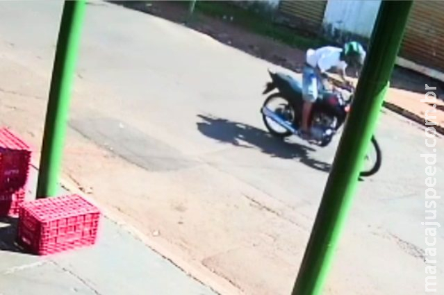 Traficante foge de moto da polícia, sofre queda e é preso em Campo Grande Traficante foge de moto da polícia, sofre queda e é preso em Campo Grande