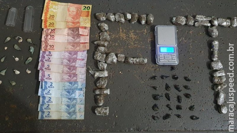 Três adolescentes são apreendidos em flagrante com dinheiro e drogas Três adolescentes são apreendidos em flagrante com dinheiro e drogas