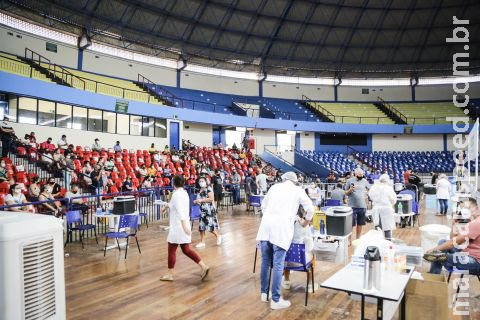 Vacinação continua para maiores de 52 anos e grupos prioritários em Campo Grande Vacinação continua para maiores de 52 anos e grupos prioritários em Campo Grande