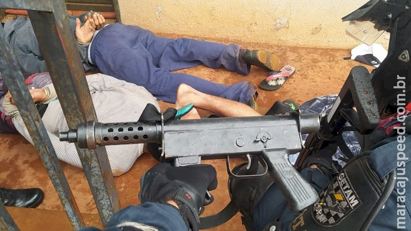 Criança de 4 anos convivia com submetralhadora que foi apreendida em apartamento