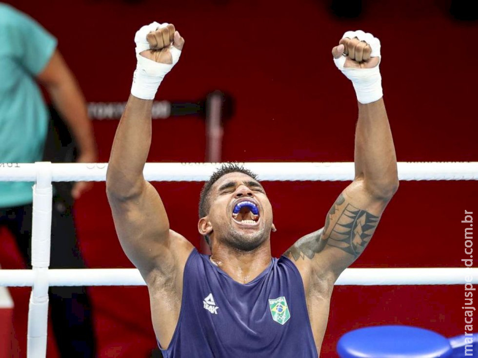 Abner Teixeira garante ao menos o bronze no boxe ao avançar à semi em Tóquio Abner Teixeira garante ao menos o bronze no boxe ao avançar à semi em Tóquio