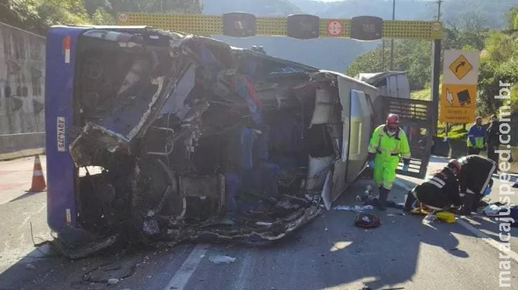  Acidente com ônibus de time de futsal deixa mortos e 20 feridos no Paraná