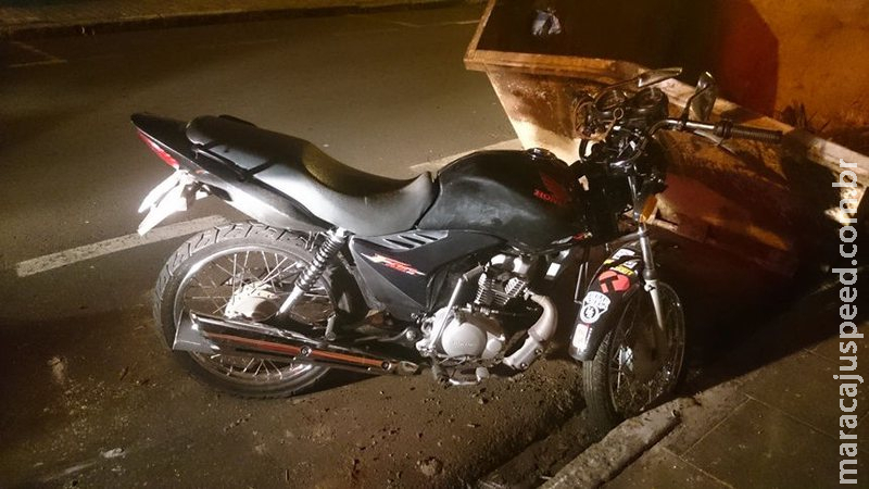 Adolescente bate motocicleta em caçamba e morre em hospital