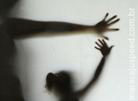 Adolescente flagra padrasto tentando estuprar irmã de 3 anos em Manaus Adolescente flagra padrasto tentando estuprar irmã de 3 anos em Manaus