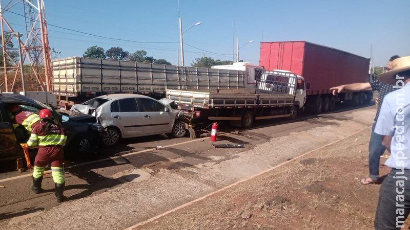 Advogado morre prensado em engavetamento de veículos