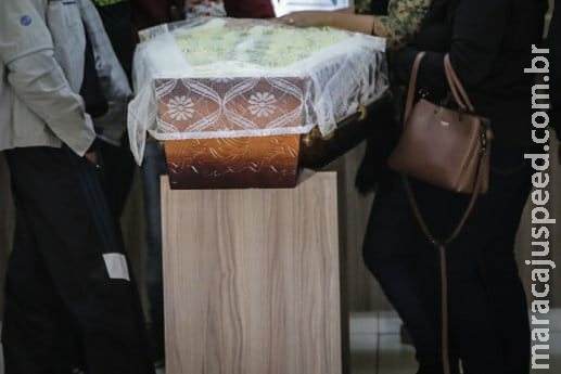 Após morte por covid, família descobre troca de corpos durante velório em Campo Grande