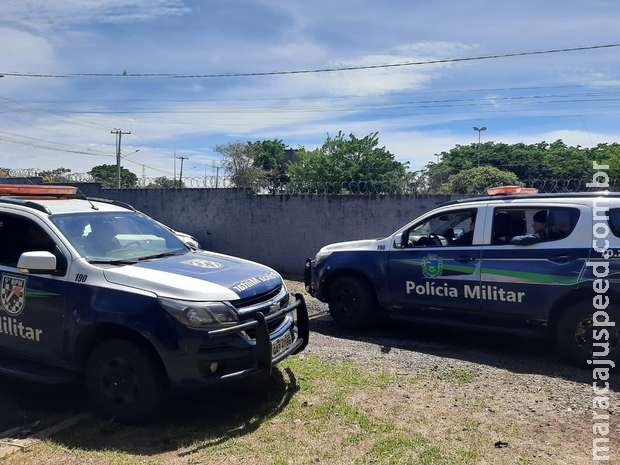 Após tentar fugir da PM com carro lotado de maconha, vendedor é preso na Capital