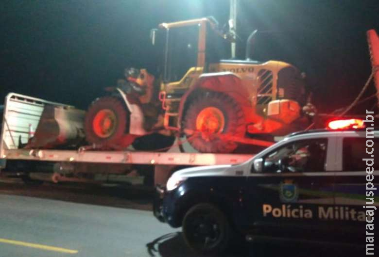 Bandidos amarram funcionários de fazenda e roubam duas máquinas pá carregadeira 