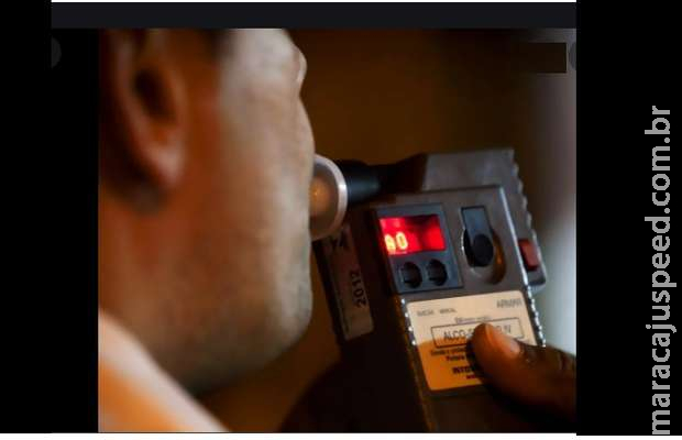 Bêbado, auxiliar de limpeza bate em poste e acaba preso em Campo Grande