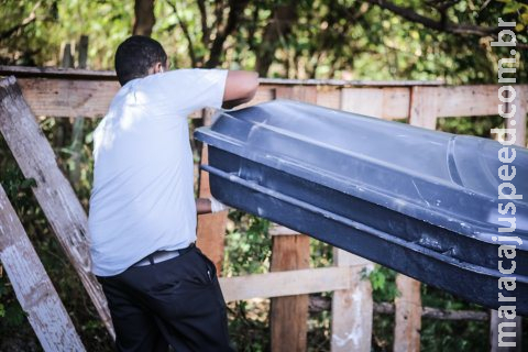 Cães farejadores devem ajudar nas buscas por ossadas em cemitério clandestino em Campo Grande