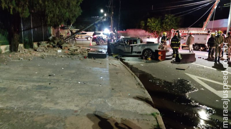 Casal morre após motorista perder controle e bater em poste em Campo Grande