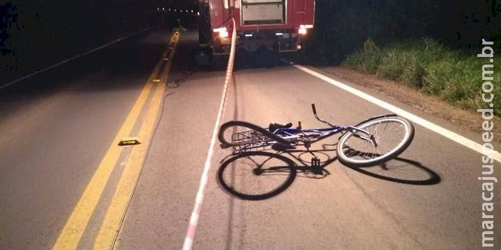 Ciclista morre após ser atropelado e lançado a 30 metros por carro Ciclista morre após ser atropelado e lançado a 30 metros por carro
