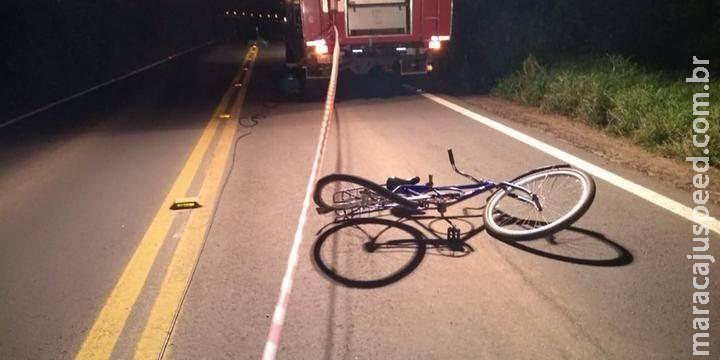 Ciclista morre após ser atropelado e lançado a 30 metros por carro