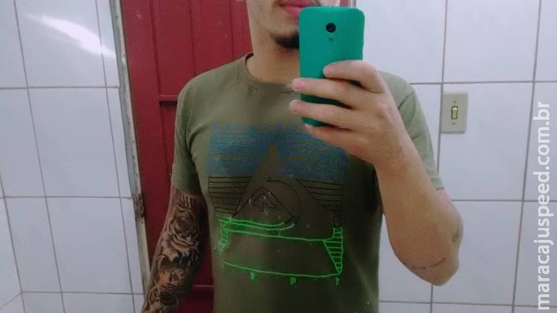 Colisão entre motocicletas acaba com morte de jovem em cruzamento de rua em Campo Grande