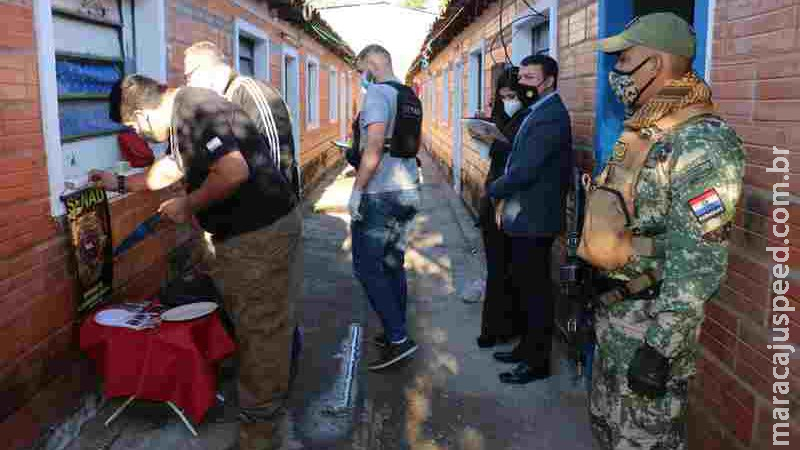 Com foto de Pablo Escobar na parede, traficante é preso no Paraguai