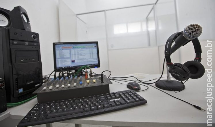Comissão aprova benefício emergencial de R$ 10 mil para rádios comunitárias durante pandemia Comissão aprova benefício emergencial de R$ 10 mil para rádios comunitárias durante pandemia
