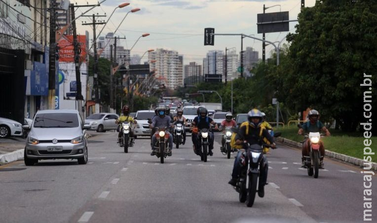 Comissão aprova projeto que reduz idade mínima para trabalhar como motoboy Comissão aprova projeto que reduz idade mínima para trabalhar como motoboy