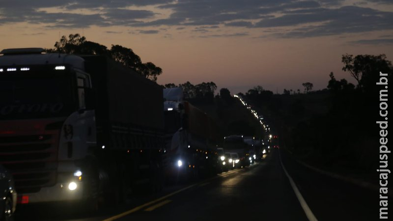 Congestionamento na BR-163 chega a 7 km após acidente entre caminhão e ambulância