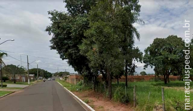Corpo é achado com marcas de pauladas em frente de igreja 