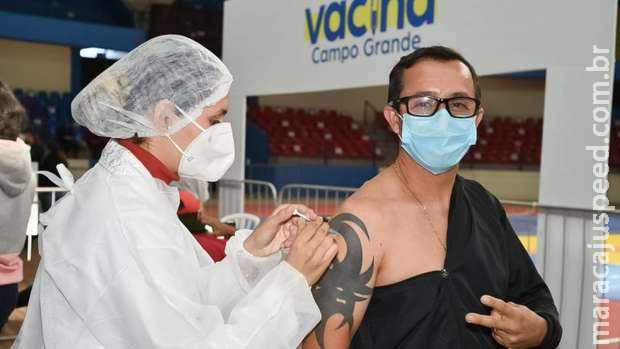 Covid: vacinação acontece para pessoas com 35 anos ou mais nesta sexta-feira Covid: vacinação acontece para pessoas com 35 anos ou mais nesta sexta-feira