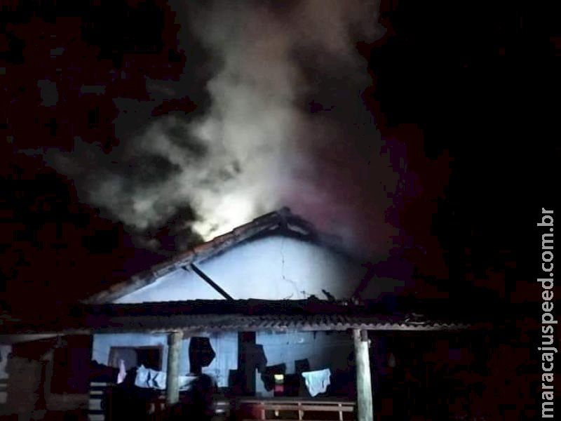 Defesa Civil é acionada para atender incêndio em residência no BNH em Glória de Dourados 
