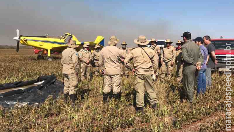 Duas aeronaves do Corpo de Bombeiros estão auxiliando no combate ao incêndio na Serra da Bodoquena Duas aeronaves do Corpo de Bombeiros estão auxiliando no combate ao incêndio na Serra da Bodoquena