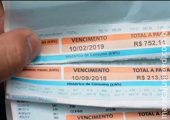 É o povo que paga: após reajuste na taxa extra de luz, Aneel já discute novo aumento