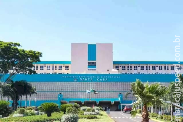 Em rodinha com amigos, jovem de 20 anos é baleado nas costas