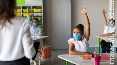 Em Sidrolândia alunos da rede municipal recebem três máscaras e os pais devem orientar os filhos a não retirar o EPI Em Sidrolândia alunos da rede municipal recebem três máscaras e os pais devem orientar os filhos a não retirar o EPI