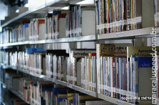 Escritores aprovam projeto que visa dar espaço para autores regionais na lista de livros das escolas