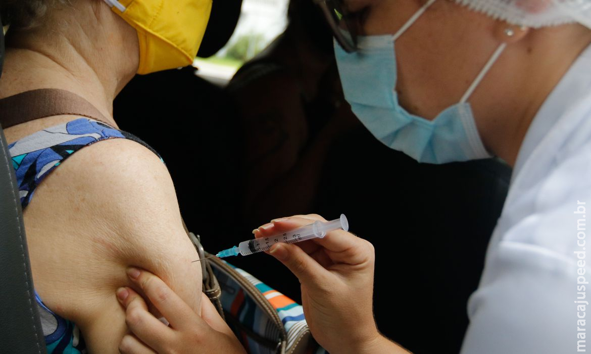 Fiocruz: com avanço da vacinação, mortes e ocupação de UTIs têm queda Fiocruz: com avanço da vacinação, mortes e ocupação de UTIs têm queda