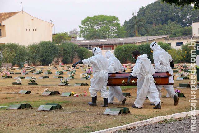 Fiocruz: país tem redução de mortes por covid-19 pela 1ª vez no ano Fiocruz: país tem redução de mortes por covid-19 pela 1ª vez no ano