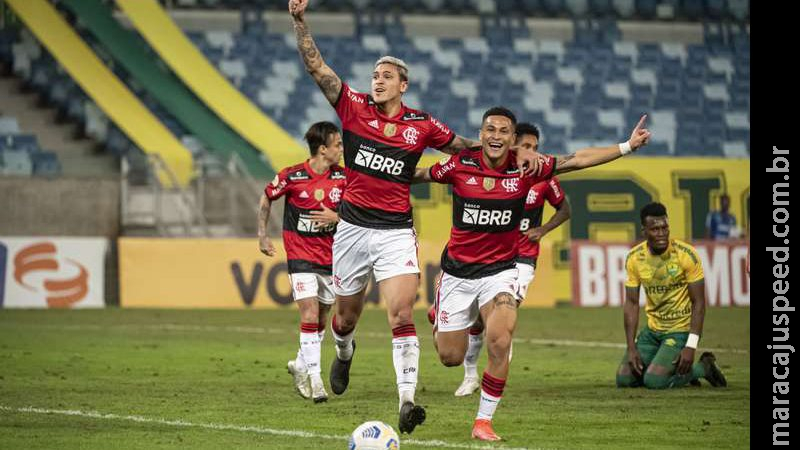 Flamengo joga com cautela, vence o Cuiabá e se aproxima do G4 Flamengo joga com cautela, vence o Cuiabá e se aproxima do G4