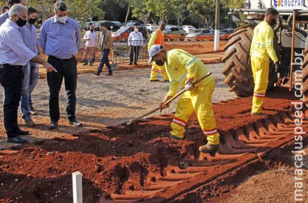 Governador Reinaldo e Riedel vistoriam obras no Parque dos Poderes Governador Reinaldo e Riedel vistoriam obras no Parque dos Poderes