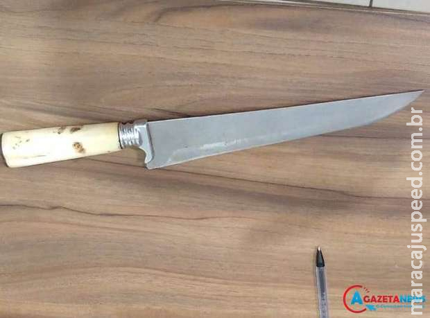 Homem é esfaqueado no tórax e pede socorro na base da Guarda no bairro Amambai