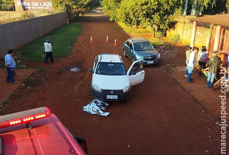 Homem morre após desmaiar no meio da rua e ser atropelado por veículo Homem morre após desmaiar no meio da rua e ser atropelado por veículo