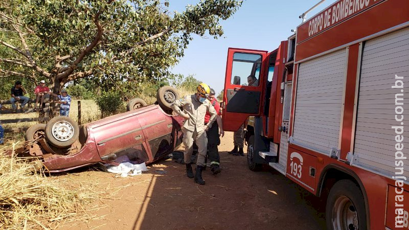 Idoso tem cabeça esmagada e morre após capotar carro em Campo Grande Idoso tem cabeça esmagada e morre após capotar carro em Campo Grande