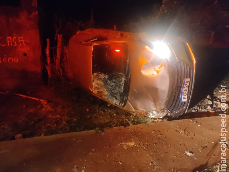 Jovem bêbado foge de abordagem policial e tomba veículo em Dourados