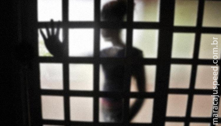 Jovem consegue fugir depois de ser sequestrada e mantida em cárcere por rapaz