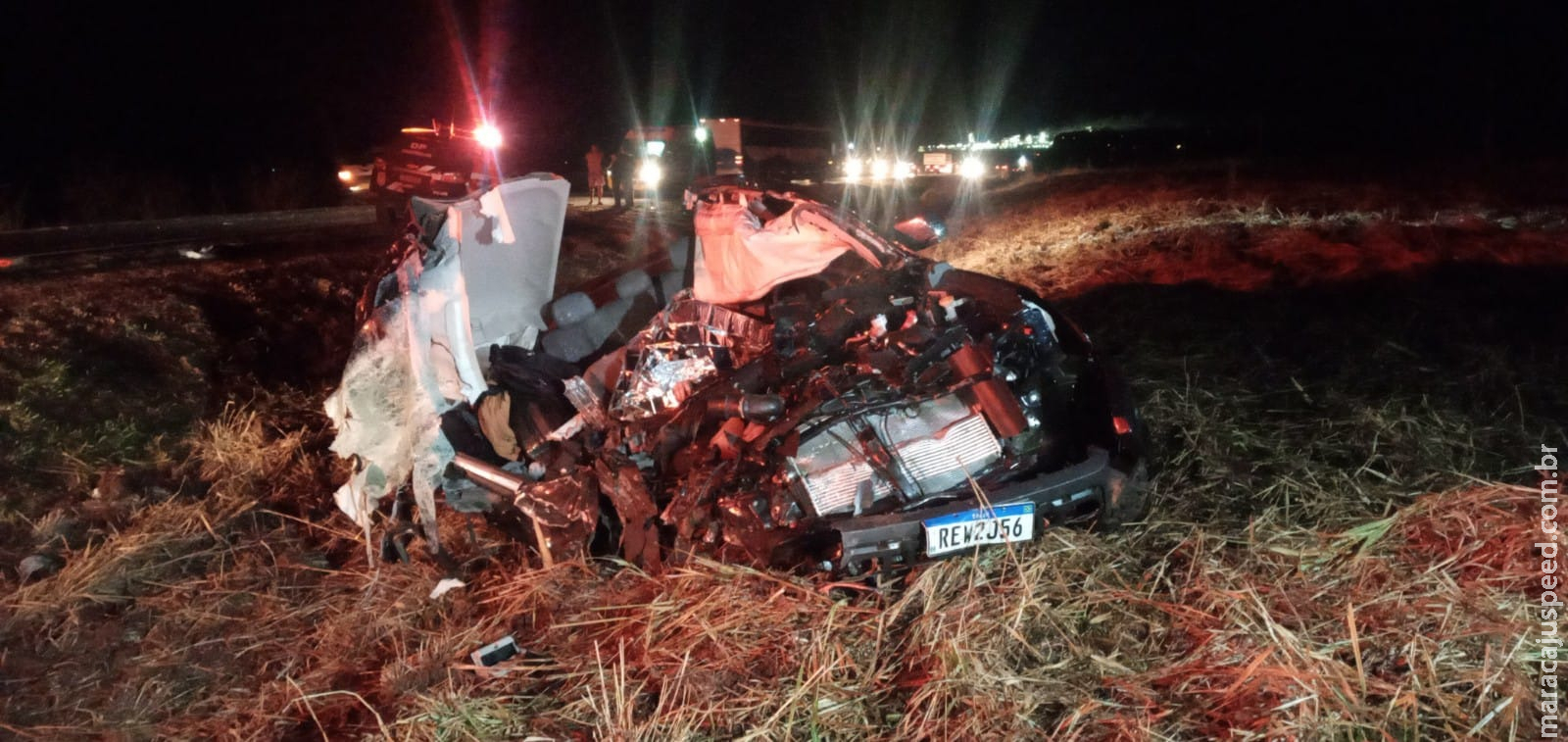 Jovem de 26 anos morre em colisão entre caminhonete e carreta na BR-163